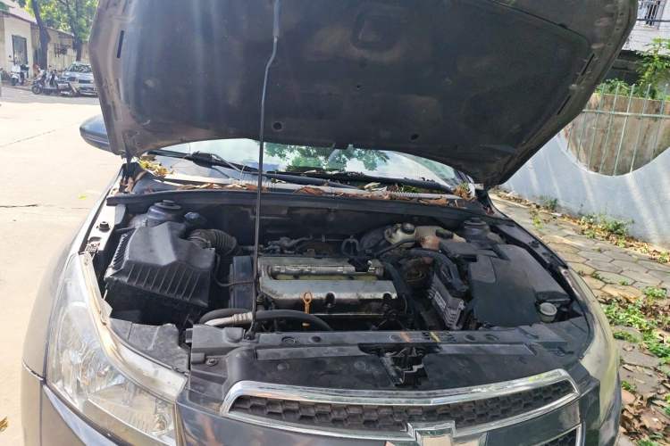 Used Chevrolet Cruze 2009 1.6L SL MT Engine Bay
