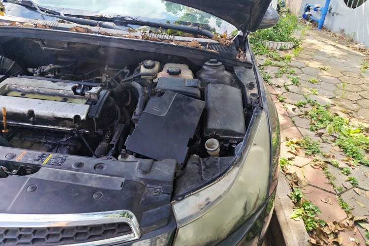 Used Chevrolet Cruze 2009 1.6L SL MT Engine Bay Left