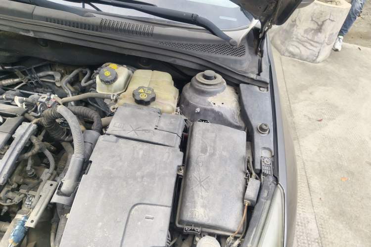 Used Chevrolet Cruze 2009 1.6L SE MT Engine Bay Left