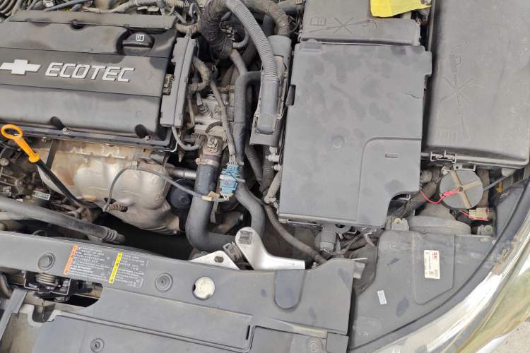 Used Chevrolet Cruze 2009 1.6L SE MT Engine Bay Left