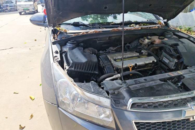 Used Chevrolet Cruze 2009 1.6L SL MT Engine Bay Right