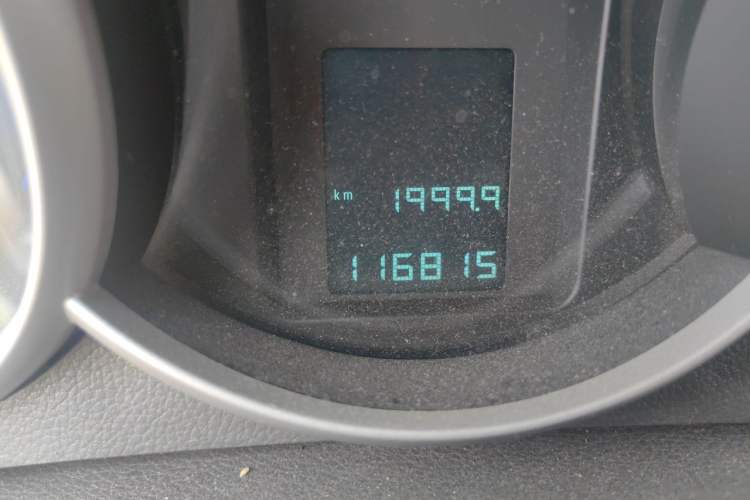 Used Chevrolet Cruze 2009 1.6L SE MT Odometer Close Up