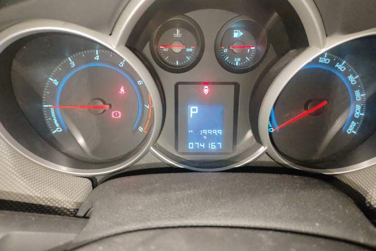Used Chevrolet Cruze 2009 1.6L SE Automatic Odometer Close Up