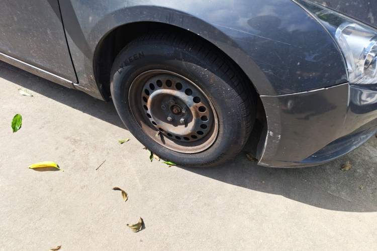 Used Chevrolet Cruze 2009 1.6L SL MT Right Front Wheel Hub