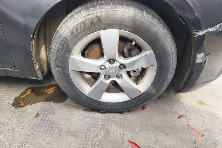 Used Chevrolet Cruze 2009 1.6L SE MT Right Front Wheel Hub
