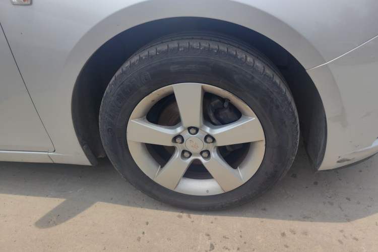 Used Chevrolet Cruze 2009 1.6L SE MT Right Front Wheel Hub