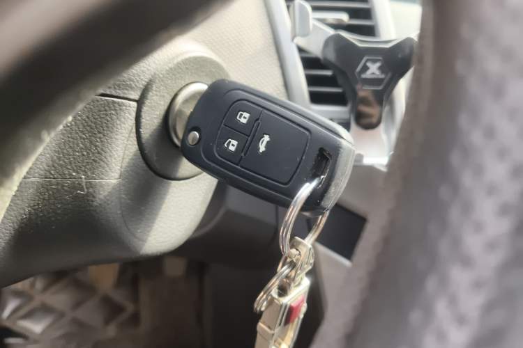 Used Chevrolet Cruze 2009 1.6L SE MT Vehicle Key