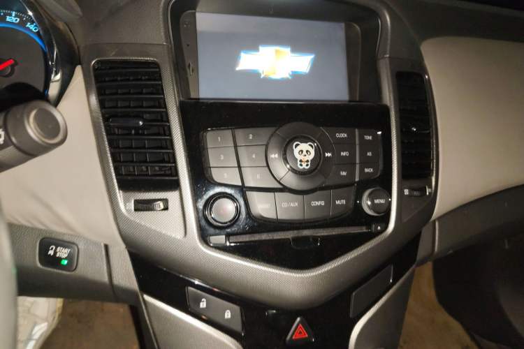 Used Chevrolet Cruze 2009 1.8L SX Automatic Audio And AC Panel