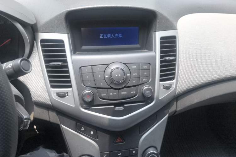 Used Chevrolet Cruze 2009 1.6L SE MT Audio And AC Panel
