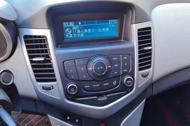 Used Chevrolet Cruze 2009 1.6L SE MT Audio And AC Panel