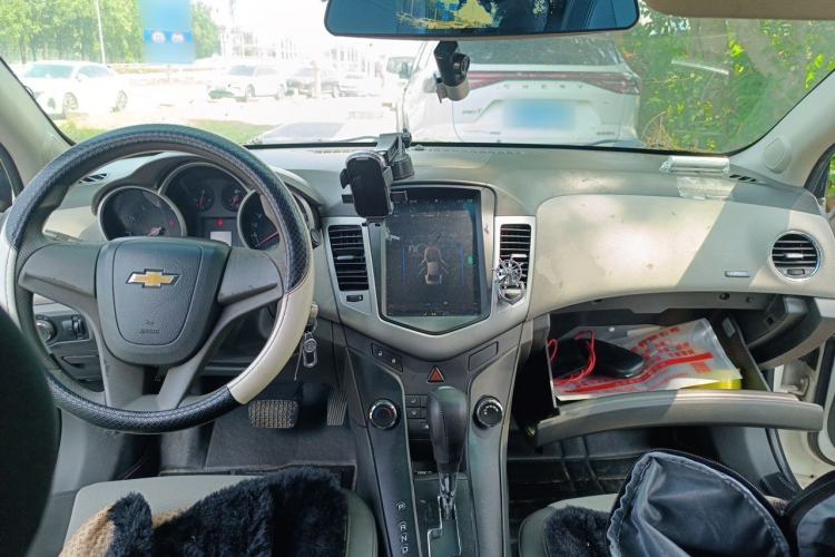 Used Chevrolet Cruze 2009 1.6L SE Automatic Center Console