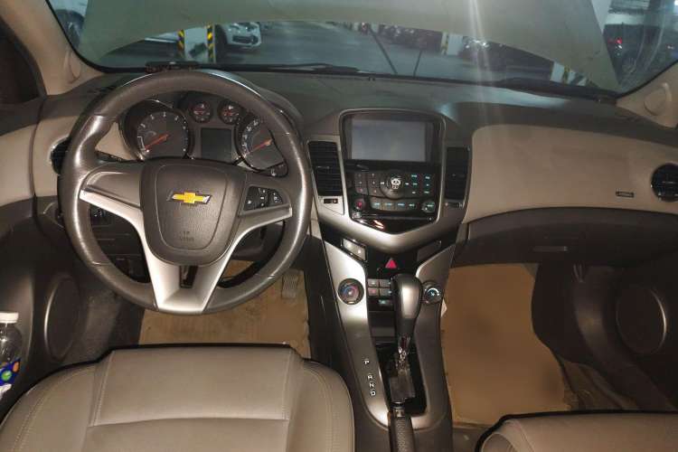 Used Chevrolet Cruze 2009 1.8L SX Automatic Center Console