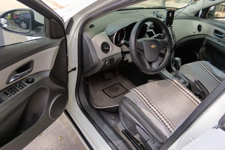 Used Chevrolet Cruze 2009 1.8L SE AT Driver Seat