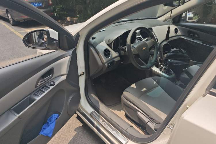 Used Chevrolet Cruze 2009 1.6L SE MT Driver Seat