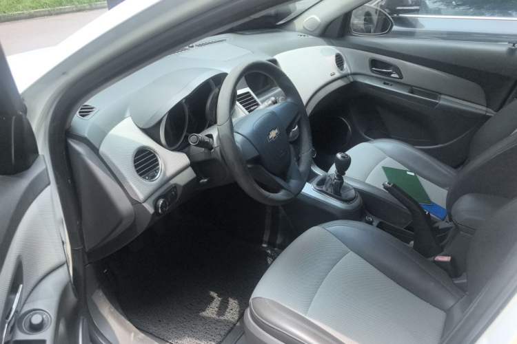 Used Chevrolet Cruze 2009 1.6L SE MT Driver Seat