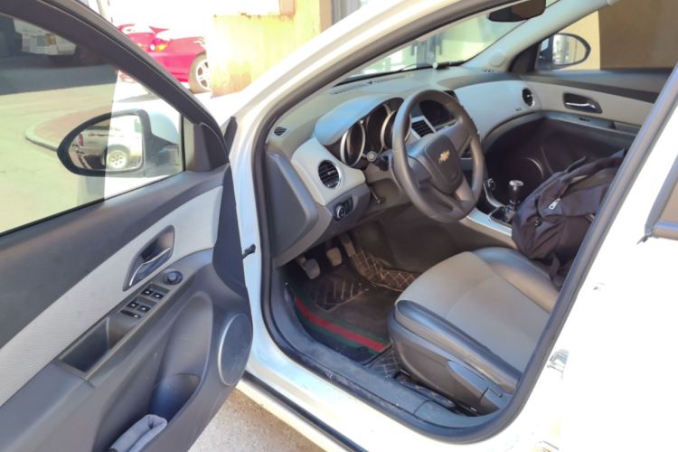 Used Chevrolet Cruze 2009 1.6L SE MT Driver Seat