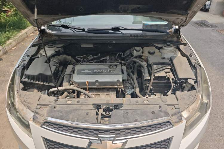 Used Chevrolet Cruze 2009 1.6L SE MT Engine Bay