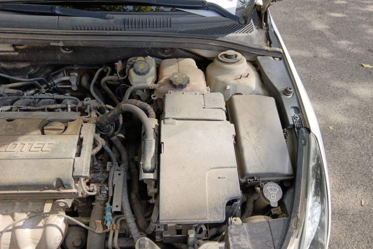 Used Chevrolet Cruze 2009 1.8L SE AT Engine Bay Left