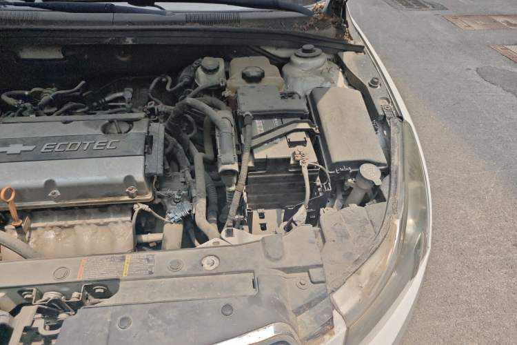 Used Chevrolet Cruze 2009 1.6L SE MT Engine Bay Left