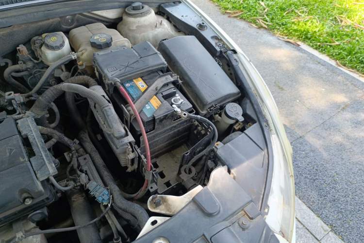 Used Chevrolet Cruze 2009 1.6L SE Automatic Engine Bay Left
