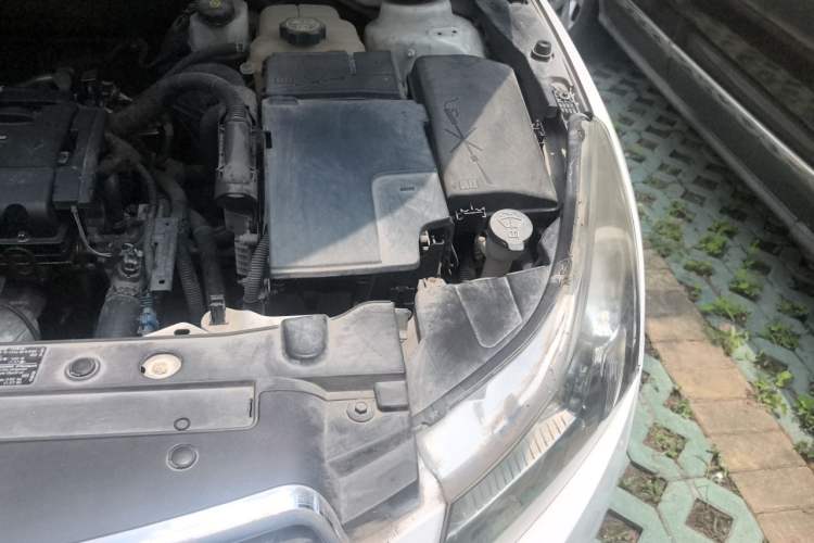 Used Chevrolet Cruze 2009 1.6L SE MT Engine Bay Left