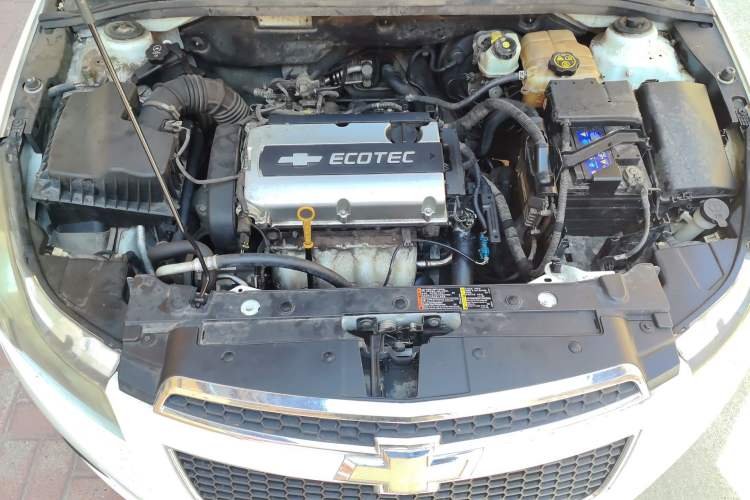 Used Chevrolet Cruze 2009 1.6L SE MT Engine Bay
