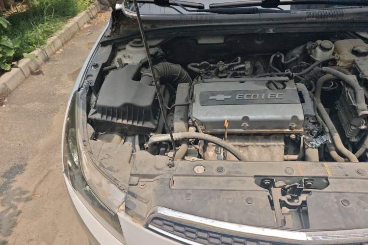 Used Chevrolet Cruze 2009 1.6L SE MT Engine Bay Right