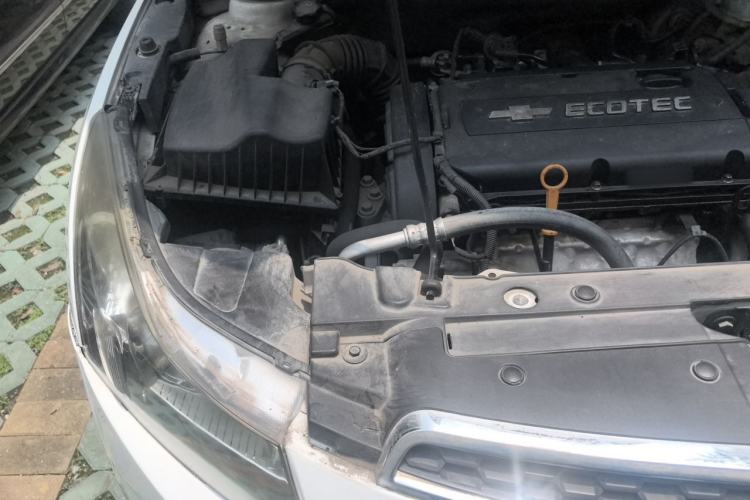 Used Chevrolet Cruze 2009 1.6L SE MT Engine Bay Right