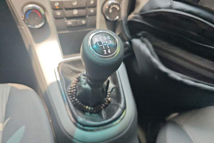 Used Chevrolet Cruze 2009 1.6L SE MT Gear Lever