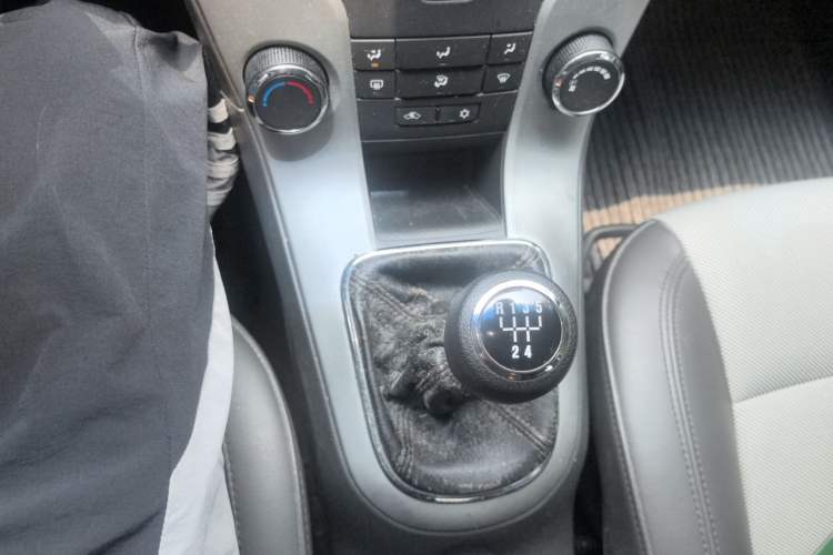 Used Chevrolet Cruze 2009 1.6L SE MT Gear Lever