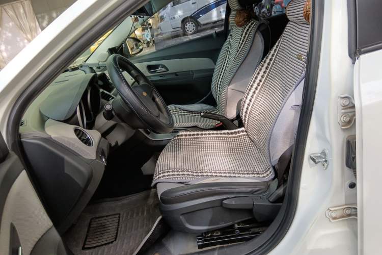 Used Chevrolet Cruze 2009 1.8L SE AT Left Front Seat