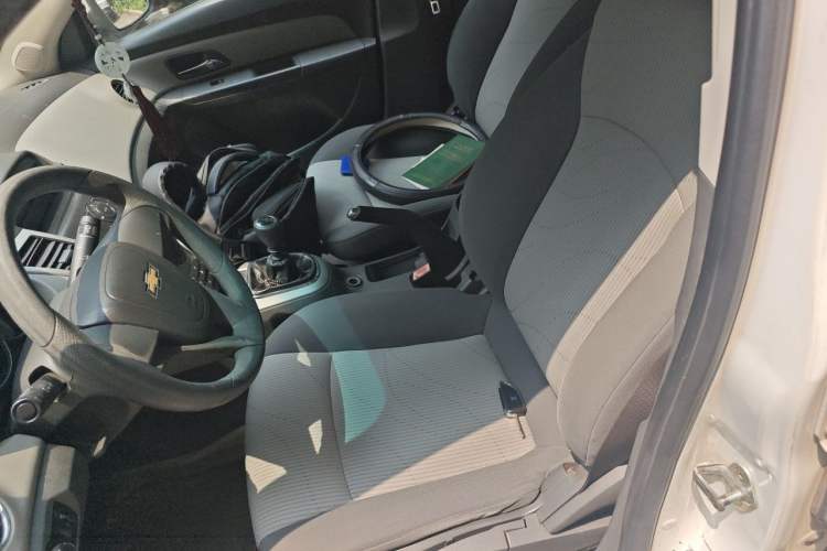 Used Chevrolet Cruze 2009 1.6L SE MT Left Front Seat