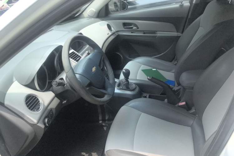 Used Chevrolet Cruze 2009 1.6L SE MT Left Front Seat