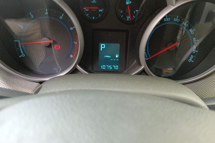 Used Chevrolet Cruze 2009 1.8L SE AT Odometer Close Up