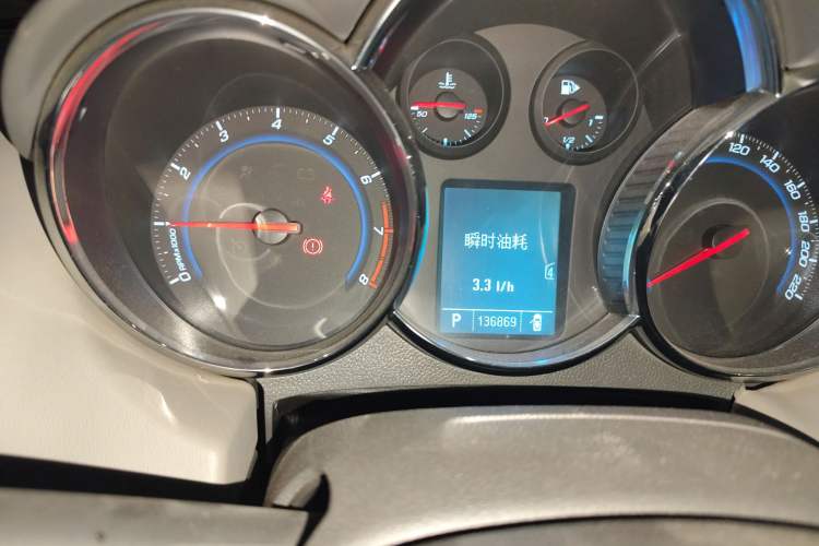 Used Chevrolet Cruze 2009 1.8L SX Automatic Odometer Close Up