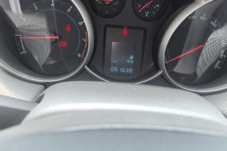 Used Chevrolet Cruze 2009 1.6L SE MT Odometer Close Up