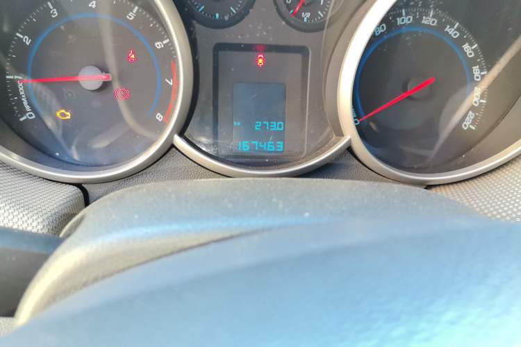 Used Chevrolet Cruze 2009 1.6L SE MT Odometer Close Up