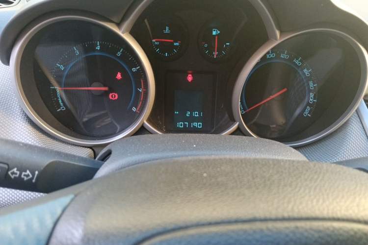 Used Chevrolet Cruze 2009 1.6L SE MT Odometer Close Up