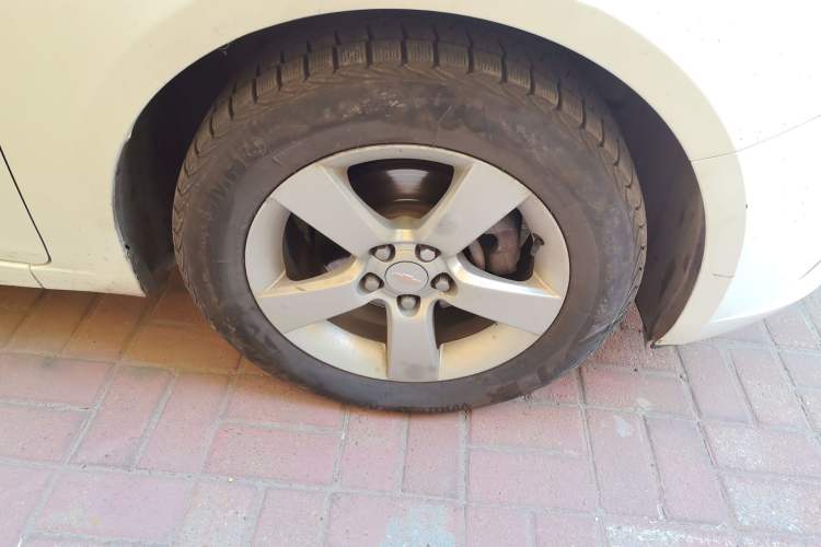Used Chevrolet Cruze 2009 1.6L SE MT Right Front Wheel Hub