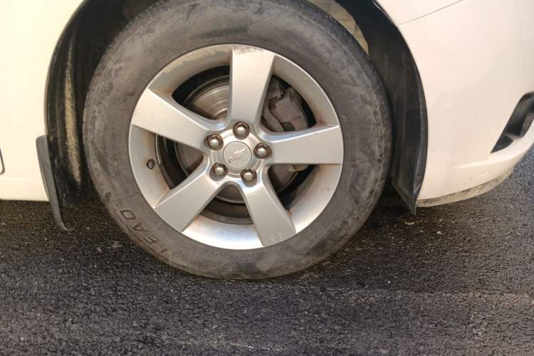 Used Chevrolet Cruze 2009 1.6L SE MT Right Front Wheel Hub