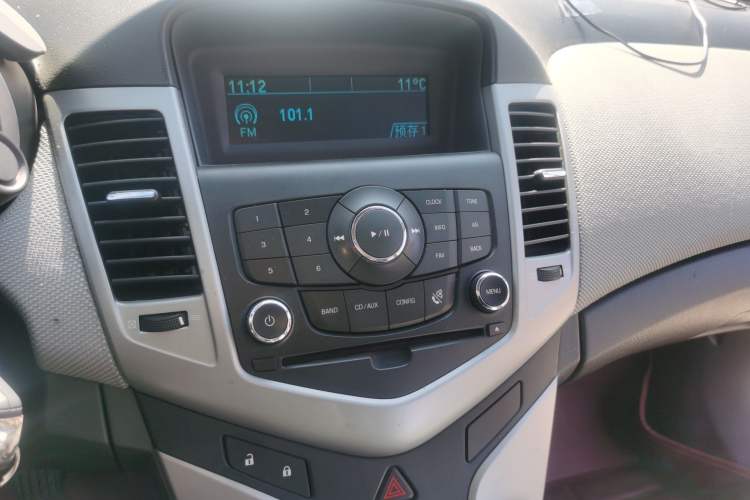Used Chevrolet Cruze 2010 1.6L SL Grand Touring Edition MT Audio And AC Panel