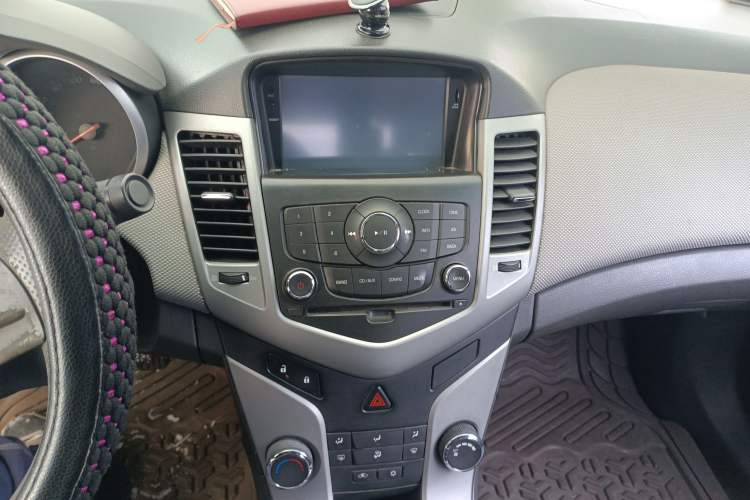 Used Chevrolet Cruze 2010 1.6L SL Grand Touring Edition MT Audio And AC Panel