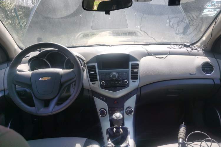 Used Chevrolet Cruze 2010 1.6L SL Grand Touring Edition MT Center Console