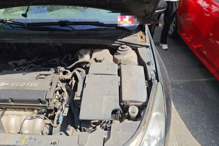 Used Chevrolet Cruze 2010 1.6L SL Grand Touring Edition MT Engine Bay Left