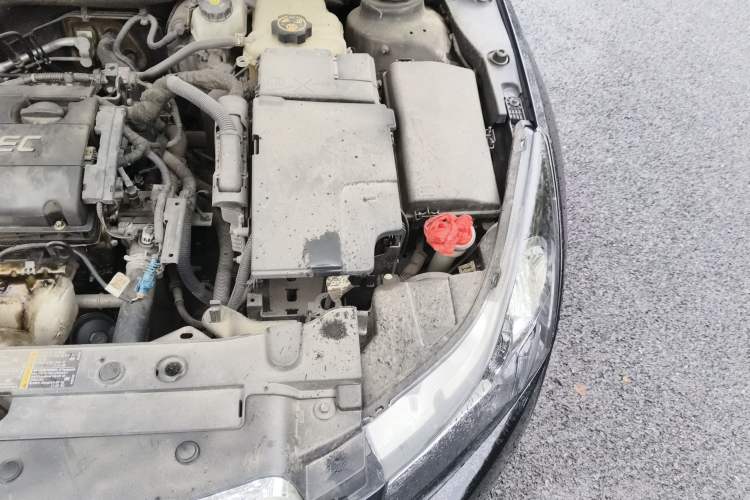 Used Chevrolet Cruze 2010 1.6L SL Grand Touring Edition MT Engine Bay Left