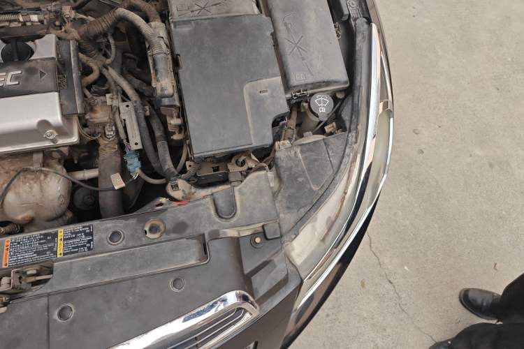 Used Chevrolet Cruze 2010 1.6L SL Grand Touring Edition MT Engine Bay Left