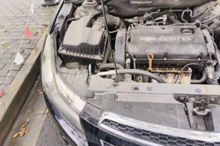 Used Chevrolet Cruze 2010 1.6L SL Grand Touring Edition MT Engine Bay Right