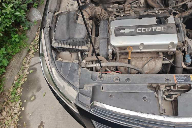 Used Chevrolet Cruze 2010 1.6L SL Grand Touring Edition MT Engine Bay Right