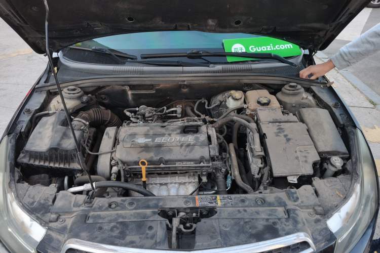 Used Chevrolet Cruze 2010 1.6L SL Grand Touring Edition MT Engine Bay