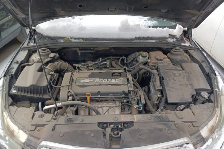 Used Chevrolet Cruze 2010 1.6L SL Grand Touring Edition MT Engine Bay
